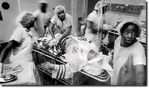 Médicos negros, salvando a un miembro del Ku Klux Klan